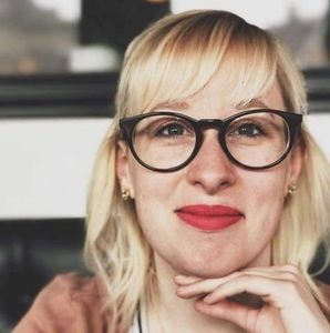 Meet your Posher, Adrienne